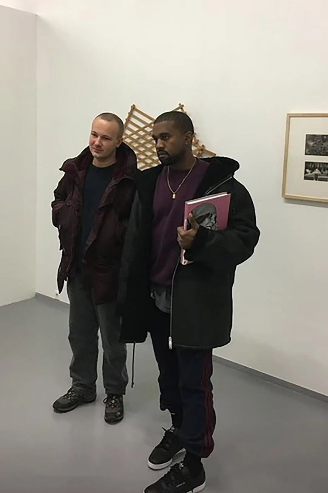 YE x GOSHA 24ss侃爷联名试听会限定黑闪粉秃鹰短袖宽松廓形T恤-图1