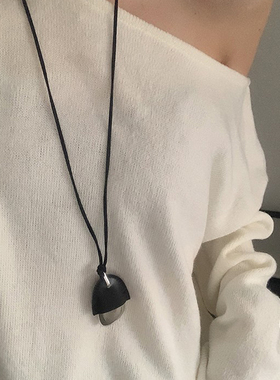 ins韩国欧尼同款小众时尚高级感黑色皮革金属吊坠项链颈链锁骨链