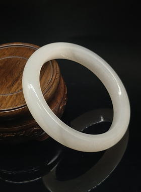 和田玉羊脂白玉手镯   重量54.285克    内径58mm 24090400117