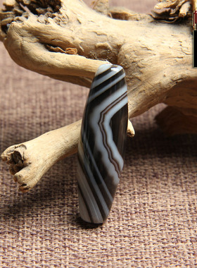 天然缠丝玛瑙天眼勒子线珠吊坠