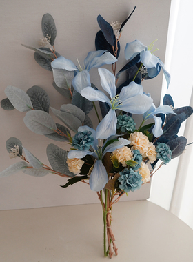 百合仿真花高级感逼真绿植假花摆件家居客厅餐桌电视柜装饰品摆设