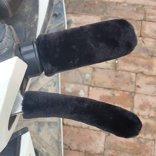 Warm and non-slip new winter handlebar cover