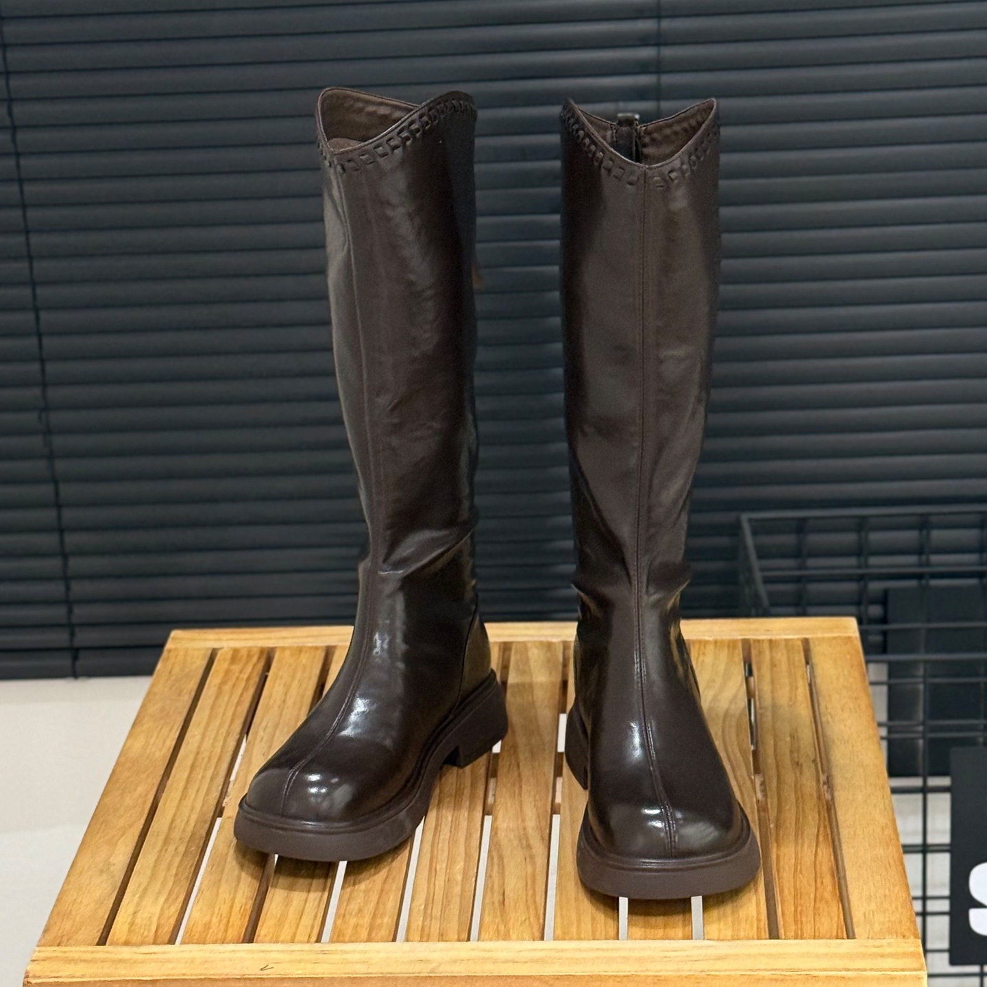 冬季加绒V口长靴子女2025爆款弹力不过膝长筒靴高筒骑士靴机车靴,淘宝优惠券,粉丝福利购,淘宝优惠卷