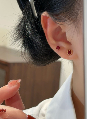 星饰角红色四叶草耳钉女2026新款爆款小众设计耳环个性本命年耳饰