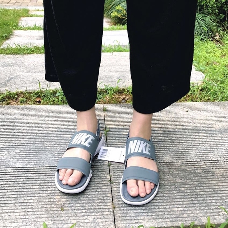 nike sandals tanjun grey