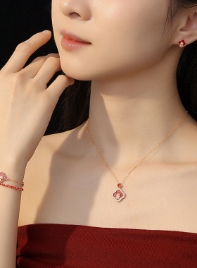 原创马上幸运红玛瑙项链国潮新年新中式马年锁骨链四叶草吊坠纯银