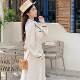 ຊຸດ maxi ແບບ Preppy ກັບຄໍກອງທັບເຮືອທີ່ກົງກັນຂ້າມ