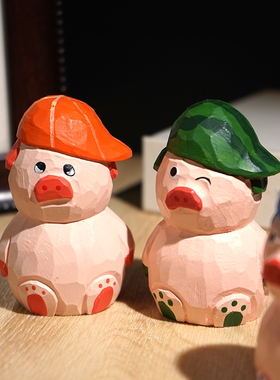 麦兜戴帽子猪手工木雕小摆件