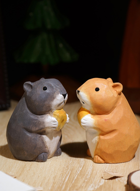 “吃奶酪仓鼠”手工木雕小摆件可爱动物趣味工位办公桌面装饰品