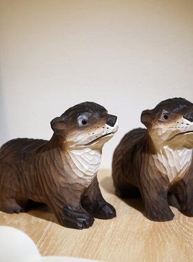 水獭手工木雕小摆件可爱仿真动物模型工位电脑电视柜书桌面装饰品