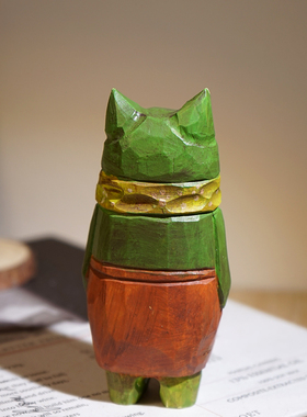 围脖棕裤猫手工木雕小摆件
