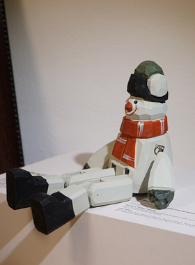 大长腿雪人木雕小摆件