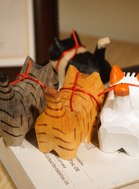 铃铛翘尾巴猫咪手工木雕摆件