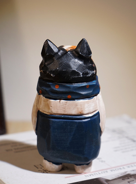 波点蓝围脖猫手工木雕小摆件