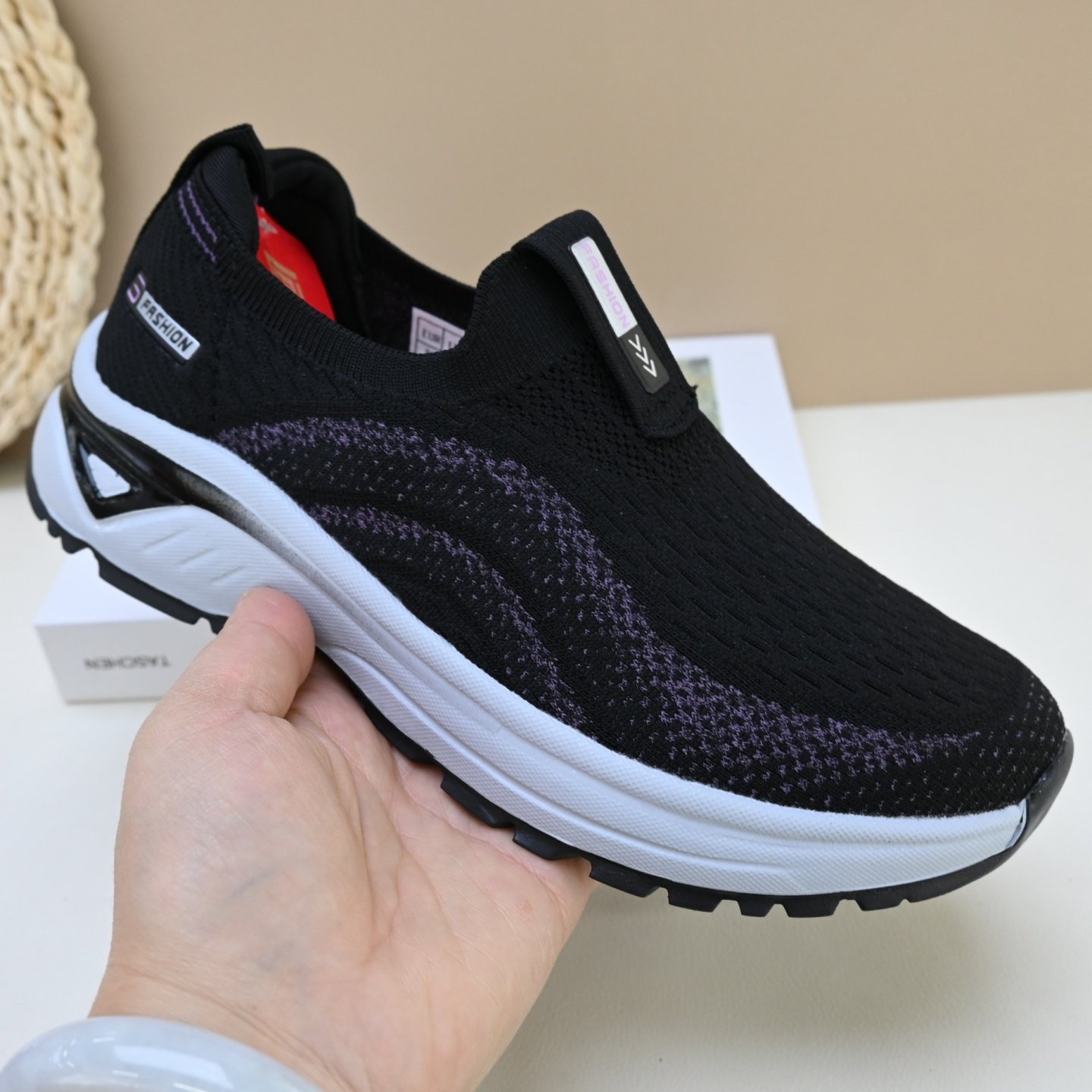 2026春季新老北京情侣女鞋透气飞织一脚蹬软底运动休闲健步妈妈鞋,淘宝优惠券,粉丝福利购,淘宝优惠卷