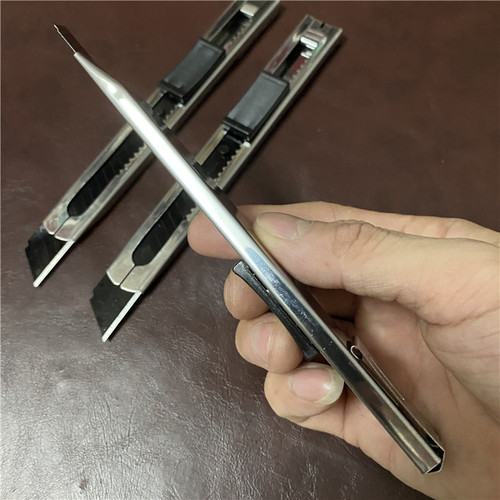 日钢金属美工刀大号刀架18MM刀片快递开箱广告裁纸介刀刀具包邮 - 图1