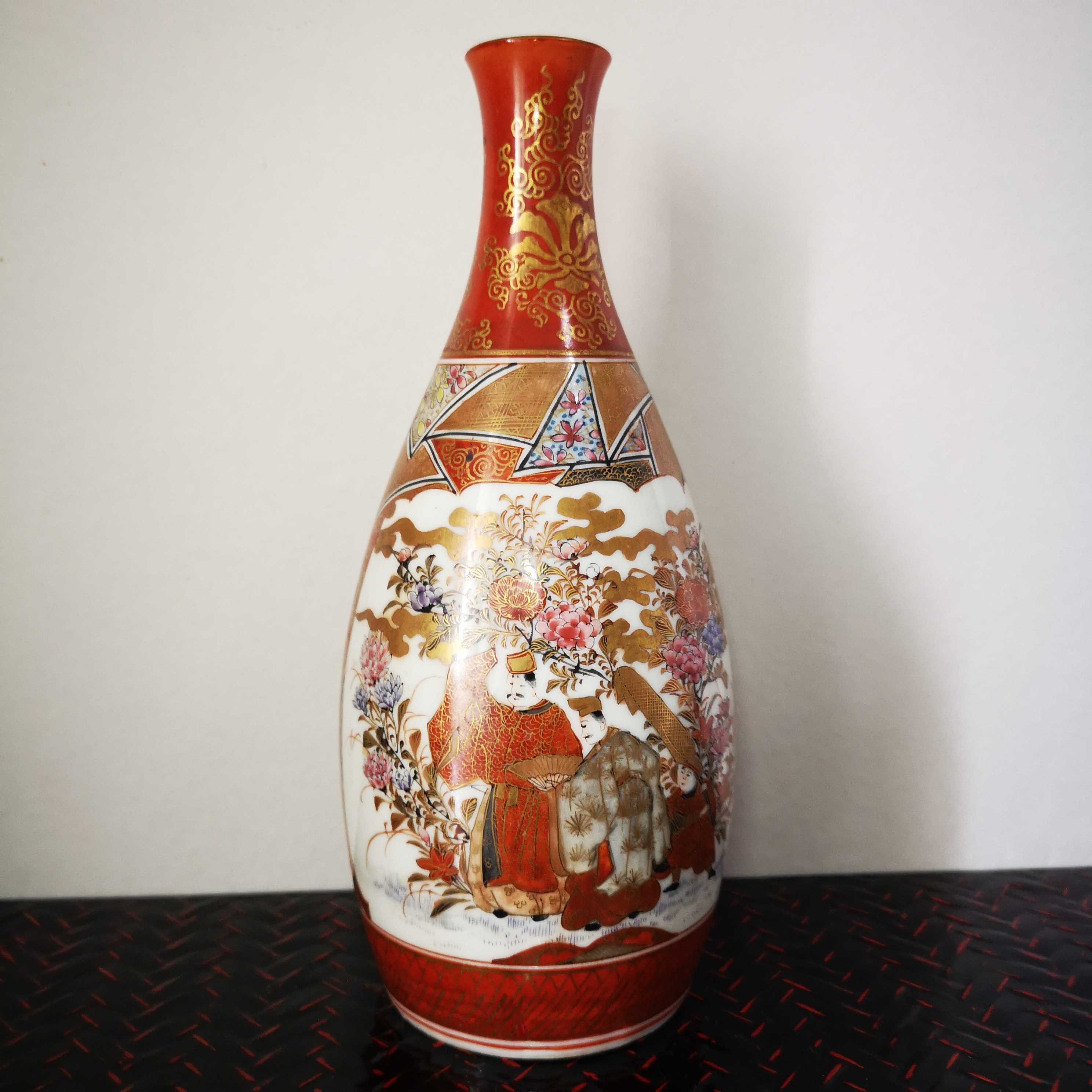 日本老九谷锦平制明治手绘描金矾红人物花鸟酒壶一对20cm原木盒