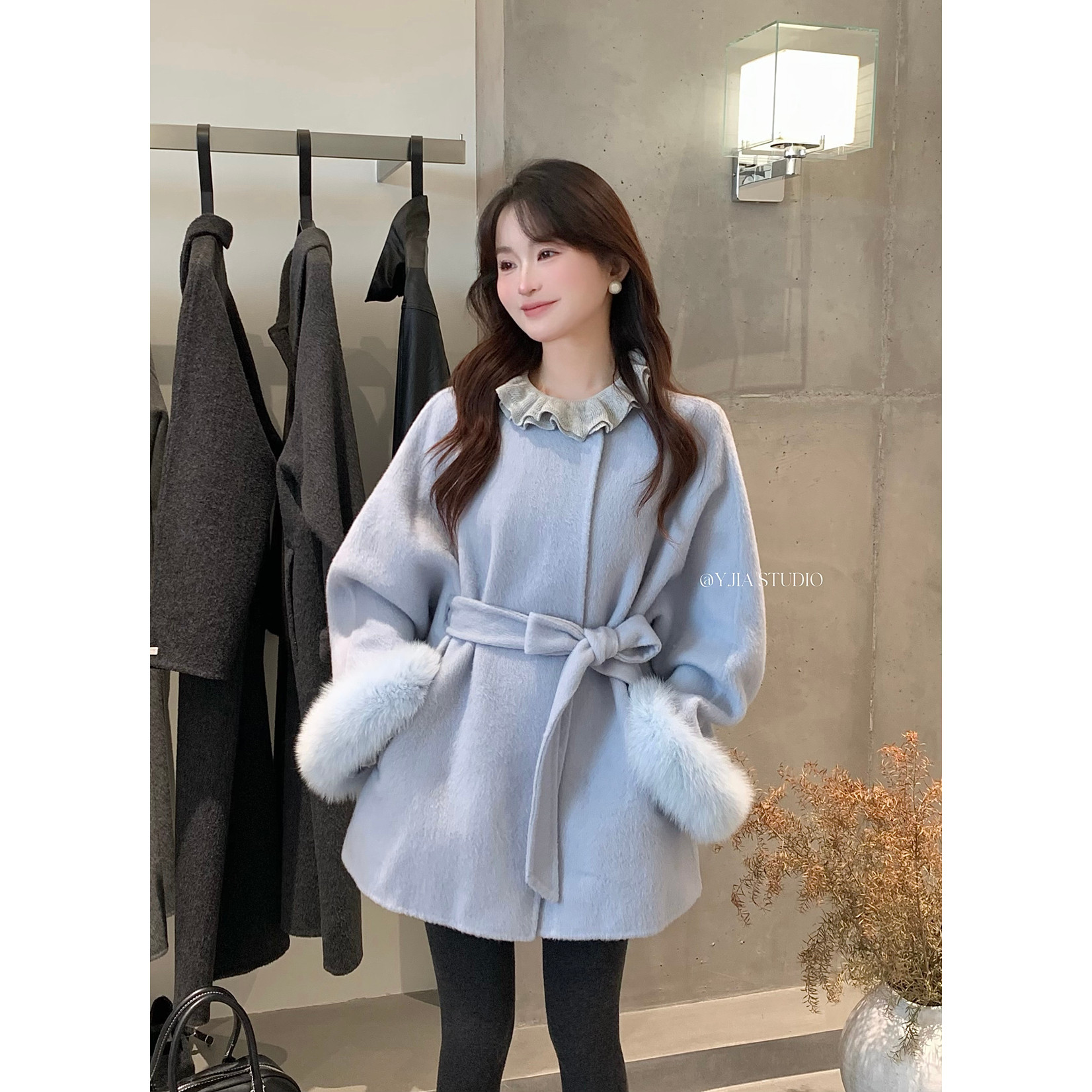 Y.JIA 伊嘉法式千金风高级感中长款系腰带斗篷狐狸毛羊毛大衣外套,淘宝优惠券,粉丝福利购,淘宝优惠卷