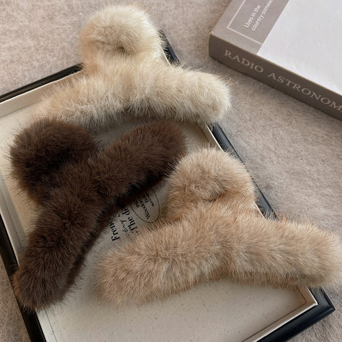 大号毛绒抓夹女2026新款高级感鲨鱼夹发量多发夹后脑勺盘发头饰品 - 图0