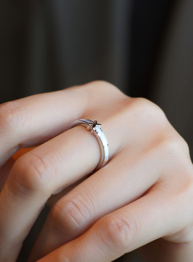 ZOXI轻奢高级感白贝戒指女设计小众精致食指指环开口2025年新款