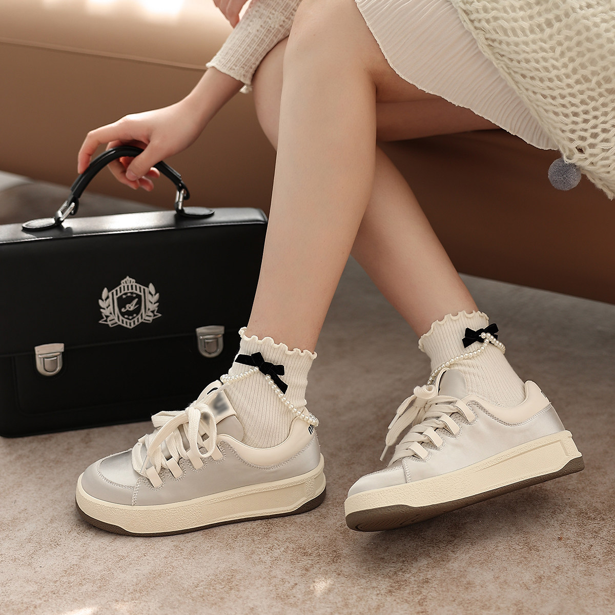 【清仓特价】MenTa玫瑰 小众厚底缎面板鞋女2025低帮休闲面包鞋 - 图2