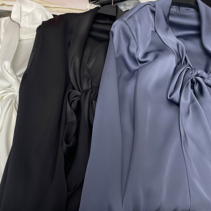 樊樊早安 氛围感飘带温柔双面缎小垫肩衬衫内搭长袖上衣女秋冬季 - 图0