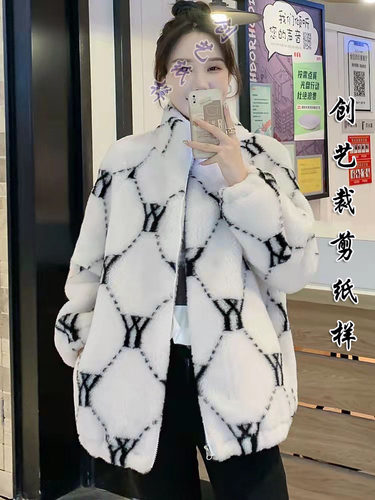 做衣服Q253皮草外套女短款新款羊剪绒皮毛一体羊羔毛大衣裁剪纸样 - 图2