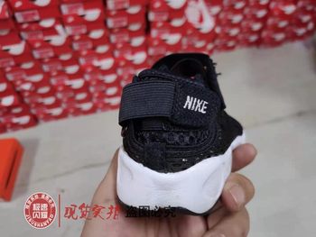 Nike Air Rift ເກີບ Ninja ສີດໍາແລະສີຂາວໃຫມ່ 322359-014 317415-014