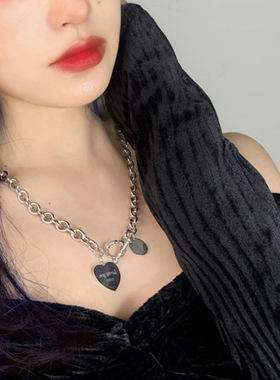 choker嘻哈风字母爱心吊坠项链