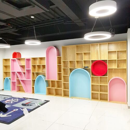 北欧简约满墙书柜创意拱门小圆洞墙上书架幼儿园早教绘本图书展架 - 图2