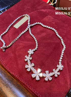 琚小姐七朵小花chocker