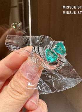 琚小姐宫廷三角形绿钻戒指指环