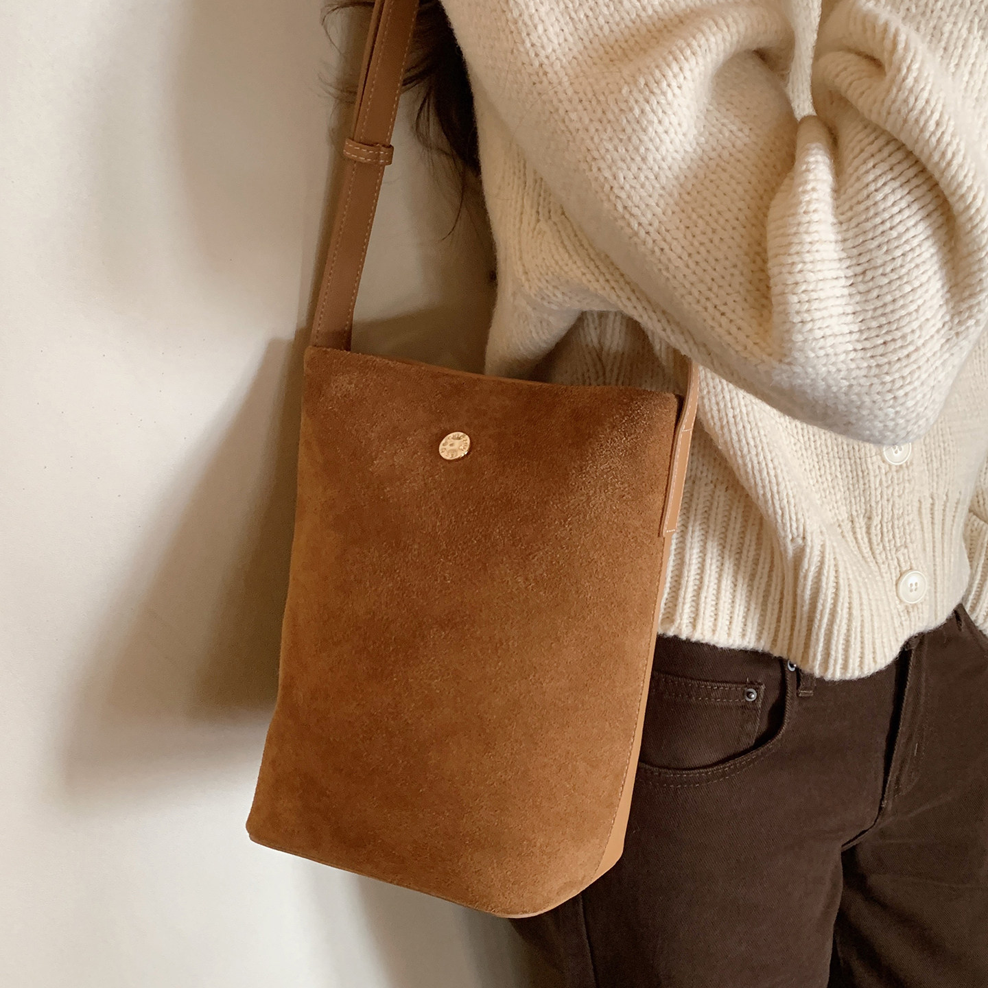 南风Chio2nd 暖光物语水桶包包女真皮竖款手机包极简单肩斜挎小包,淘宝优惠券,粉丝福利购,淘宝优惠卷