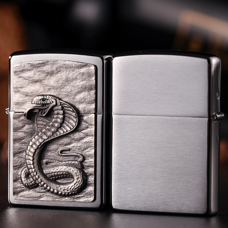 正品限量 zppo 男士 大帖章绿眼眼镜蛇 欧版 打火机正版 zippo 原装 正品限量 zppo 男士 大帖章绿眼眼镜蛇 欧版 打火机正版 zippo 原装