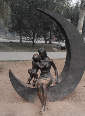 母爱主题雕塑玻璃钢母子情人物