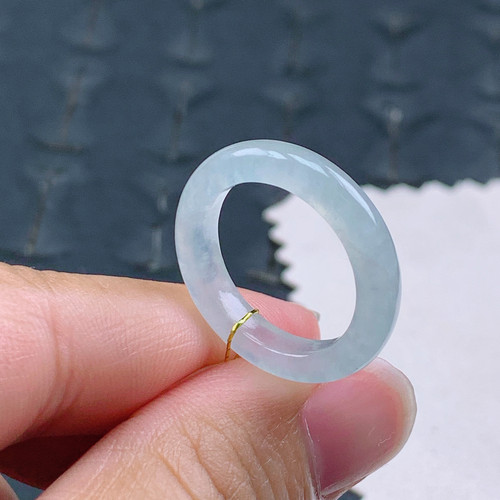 16号缅甸天然A货翡翠 T777 内径17.8/4/3.6mm 白冰细条戒指 - 图0