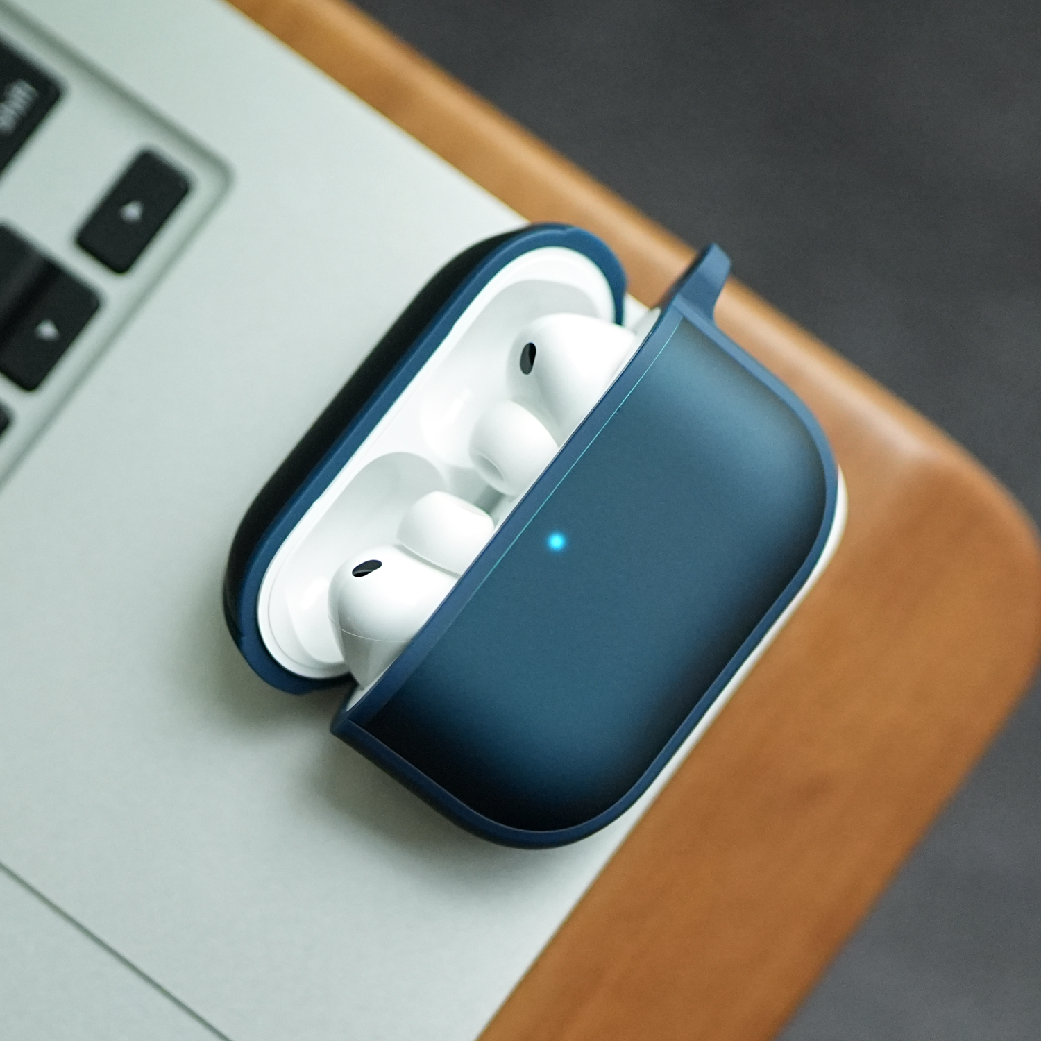 米斯登2025新款适用苹果AirPodsPro3保护套降噪版pro三带蓝牙耳机盒挂绳简约磨砂防摔壳透明硅胶潮高档不沾灰 - 图0