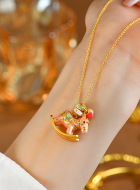 古法珐琅彩马卡龙色高温烧蓝摇摇木马吊坠项链童趣沙金锁骨链