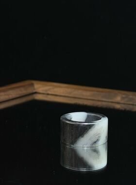 女士黑白分明指环和田玉青花籽料