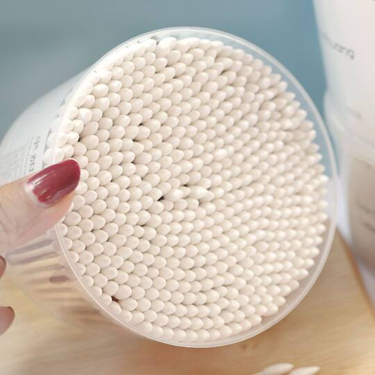 Medical double-ended cotton swab for ear cleaning and makeup disinfection cotton swab