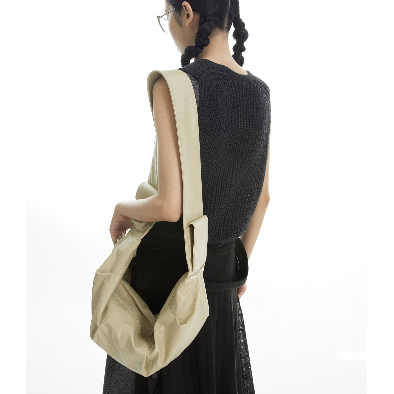 DirtySix /原创 查查牛角 摇滚复兴 宽肩带 柔软轻量 单肩斜挎包 - 图0