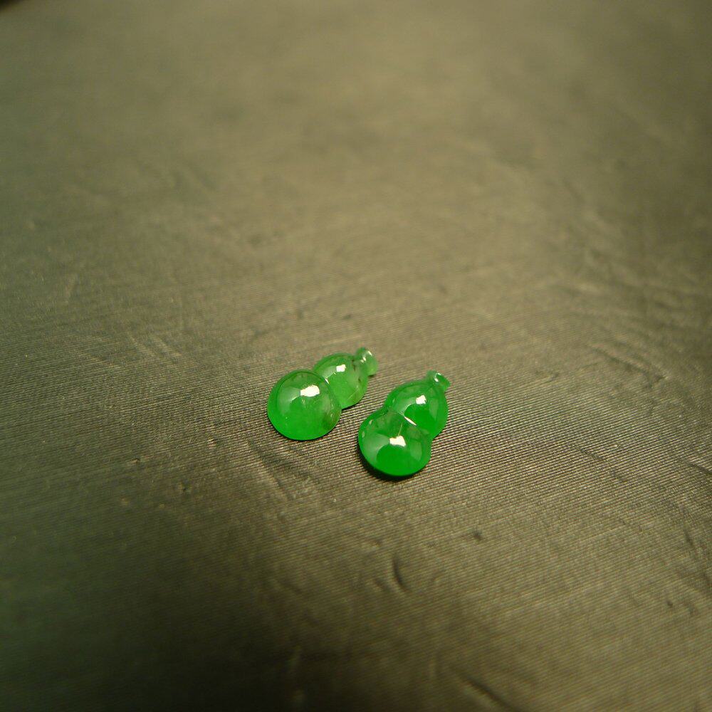 Ice full of green natural grade A jade gourd ring face