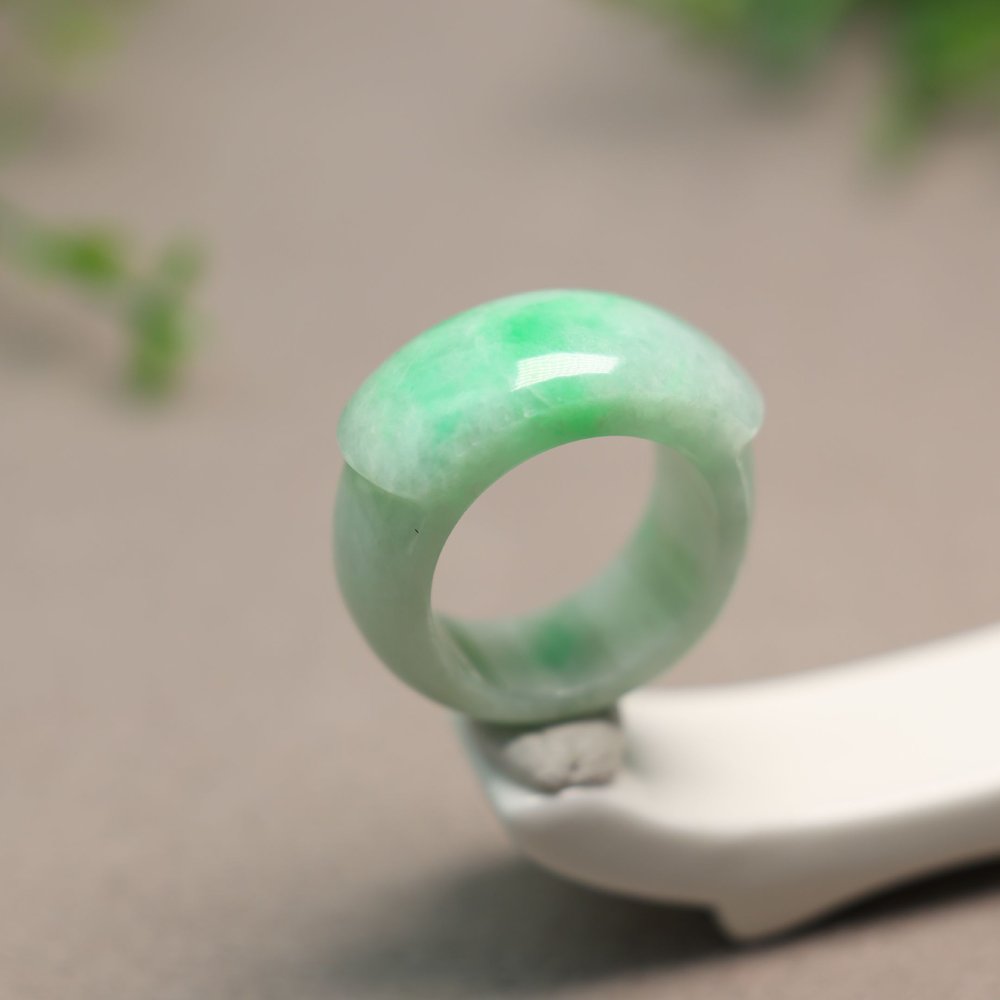 Waxy bottom Piaoyang Green Natural Grade A Jade Saddle Ring
