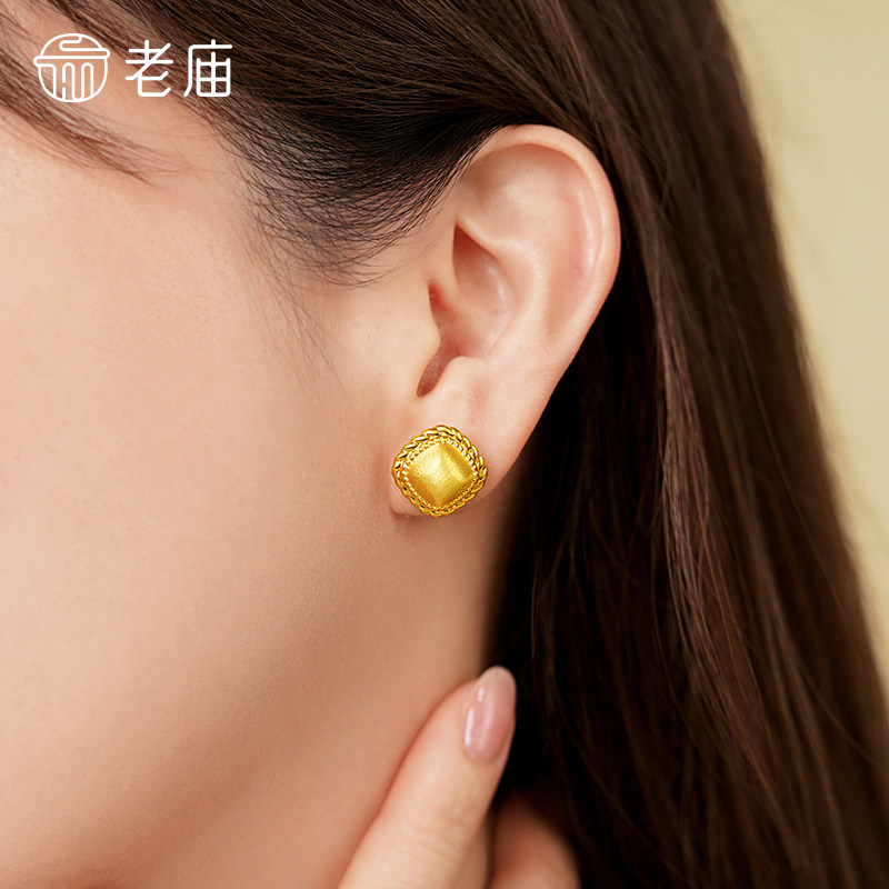 预售老庙黄金足金扭纹丝绒耳钉5D饱满立体小方糖闪耀时尚复古老钱,淘宝优惠券,粉丝福利购,淘宝优惠卷