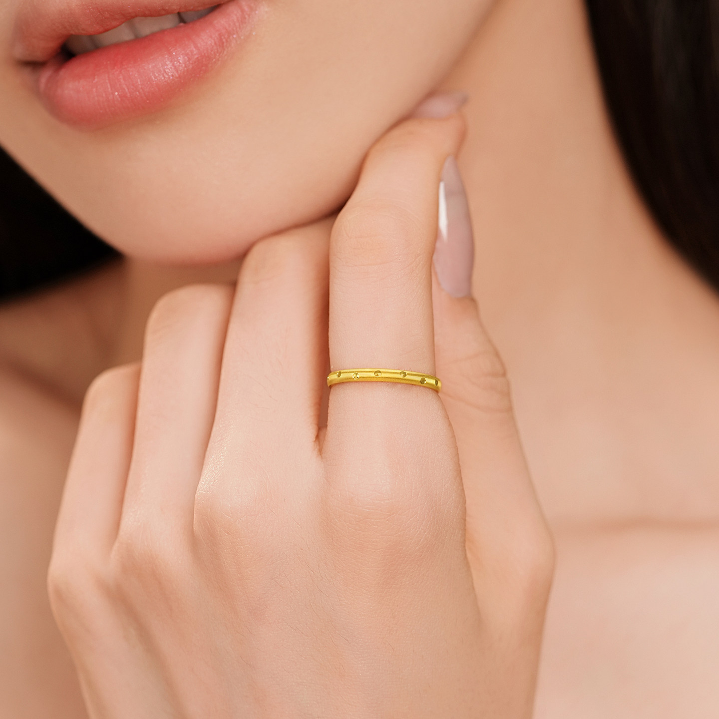 Laomiao gold solid gold fine sparkling ring 5G three-dimensional exquisite simple geometric fine starlight shining temperament whitening