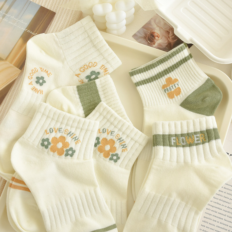 绿色秋季短筒袜子女棉袜春秋小花日系运动风百搭奶白色学院风短袜,淘宝优惠券,粉丝福利购,淘宝优惠卷