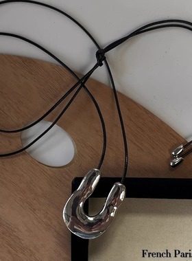 u形马蹄金属吊坠黑绳项链简约百搭毛衣链经典日韩欧尼同款秋冬新