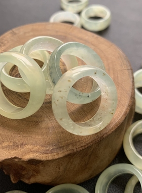 【夏上新】F69天然岫玉薄款冰透草花戒指宽戒指一物一图女款