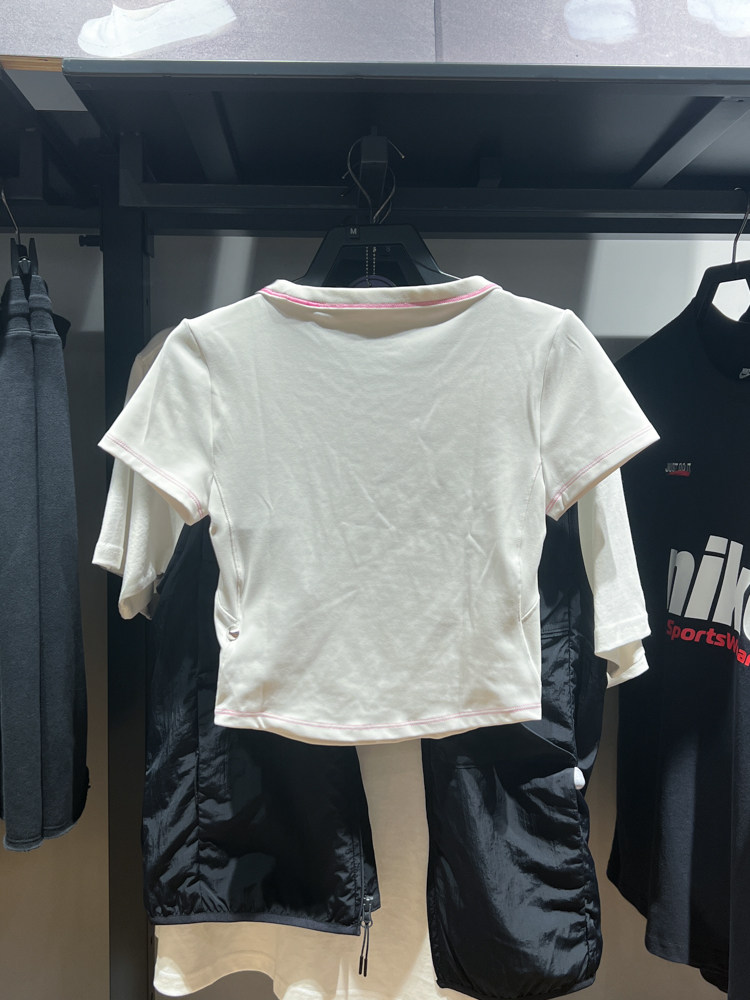 Nike耐克女子正品2024秋新款运动休闲短款舒适短袖T恤 HM4584-133 - 图0