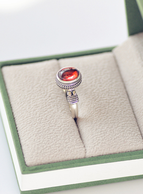 指环做旧风格麦穗纹天然石榴石